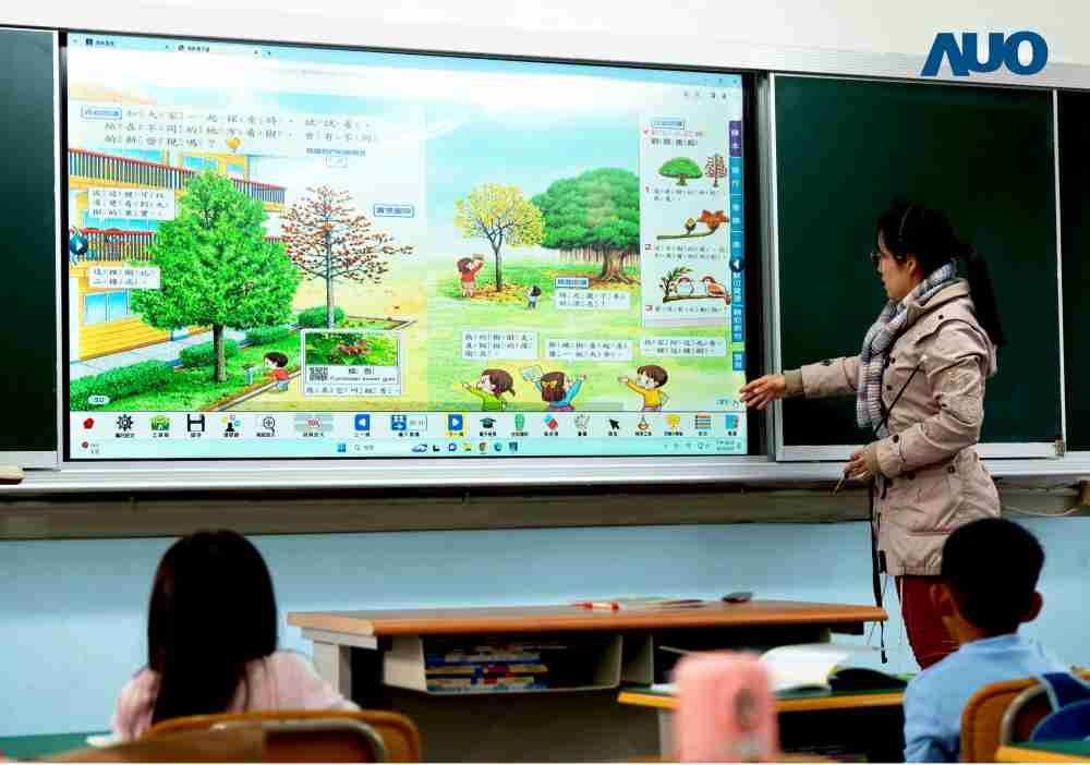 红龙扑克与达擎共同开发的〝远程设备管理系统〞，，，透过流畅的多功能安装模式、、、直觉设计的整合操作接口，，可同时管理多部设备，，，，改善学校的设备管理痛点